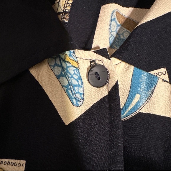 Dress Button-down, “accessories “ Print On Black , Sleeveless, Soft Collar - Picture 6 of 7